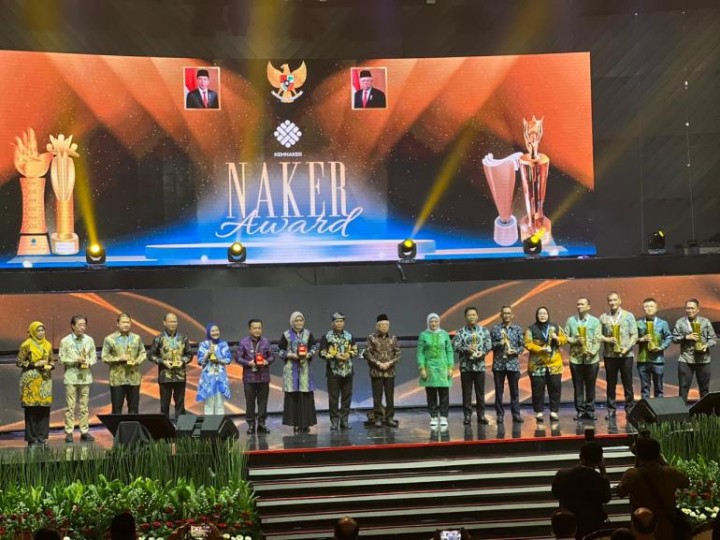 Alfamidi Raih Penghargaan Perusahaan Terbaik Naker Award 2023