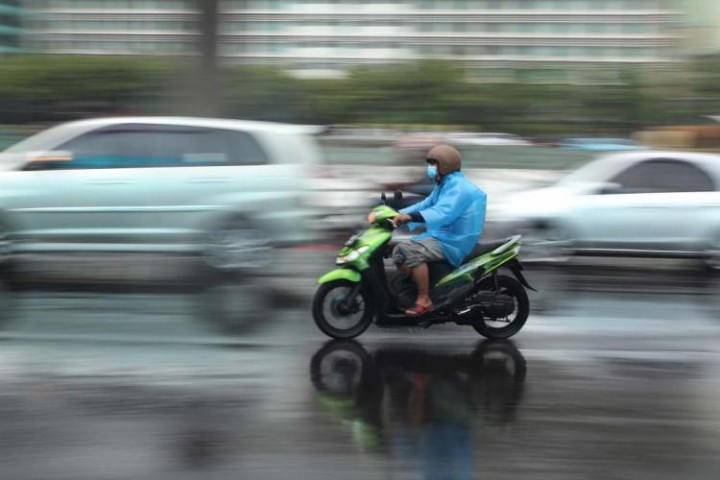 Hujan Pol  Berikut Ramalan Cuaca Bekasi Hari Ini Per Jam Menurut Info BMKG