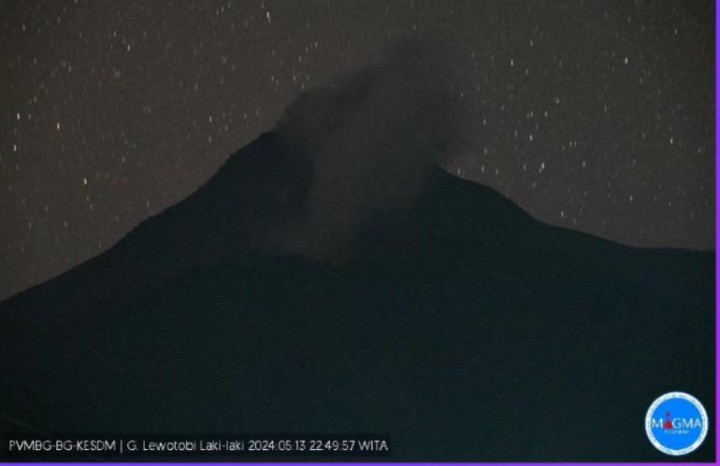 Gunung Lewotobi Laki Laki Di NTT Erupsi  Tinggi Kolom Letusan 150 M