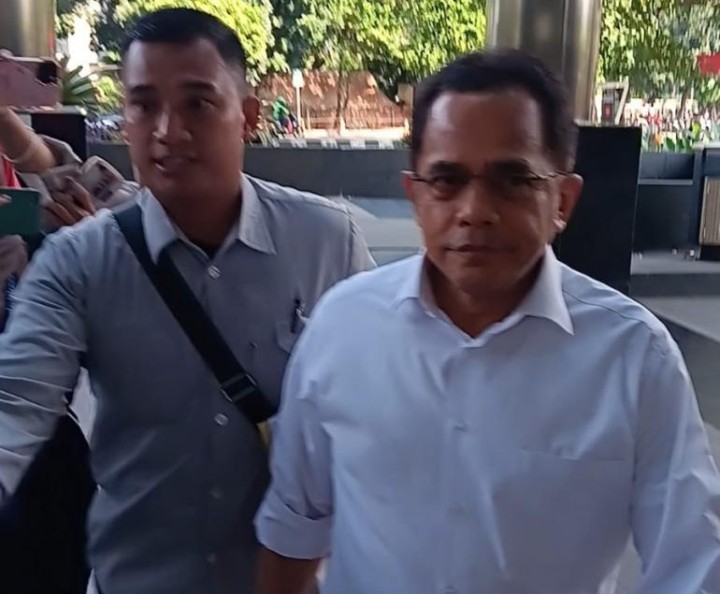 Kasus Korupsi Rumah Dinas  Sekjen DPR Indra Iskandar Penuhi Panggilan KPK