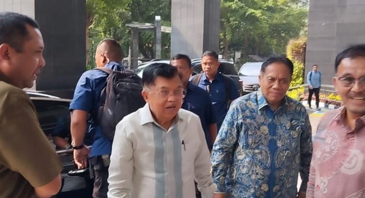 Jusuf Kalla Datangi PN Jakarta Pusat  Jadi Saksi Meringankan Karen Agustiawan