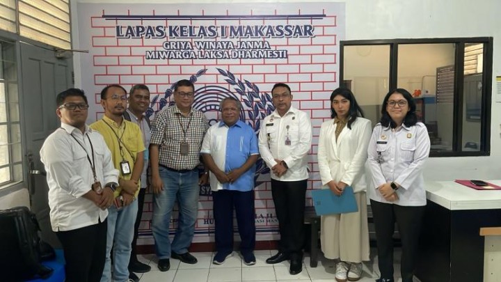 Sempat Bebas  Eks Bupati Mimika Eltinus Omaleng Dijebloskan Ke Lapas Makassar