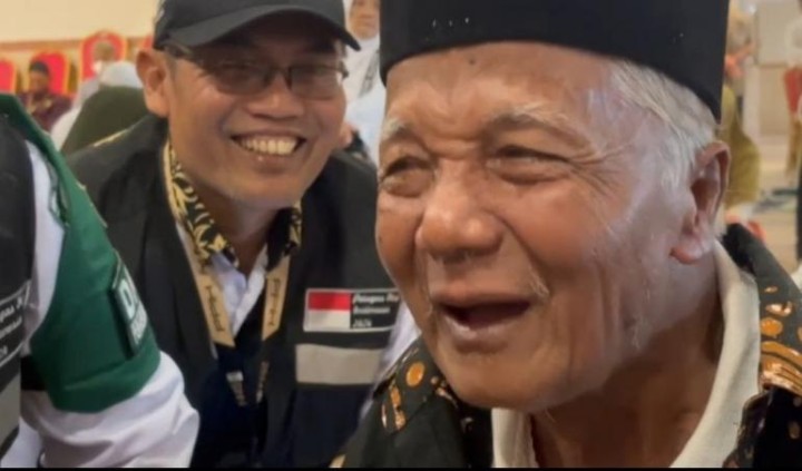 Mbah Sayid  Jemaah Haji Lansia Asal Magetan yang Ceria   Jenaka