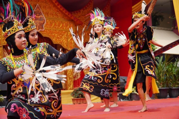 Fesbud 8 Perkenalkan Budaya Lokal Dan Internasional Kepada Generasi Muda