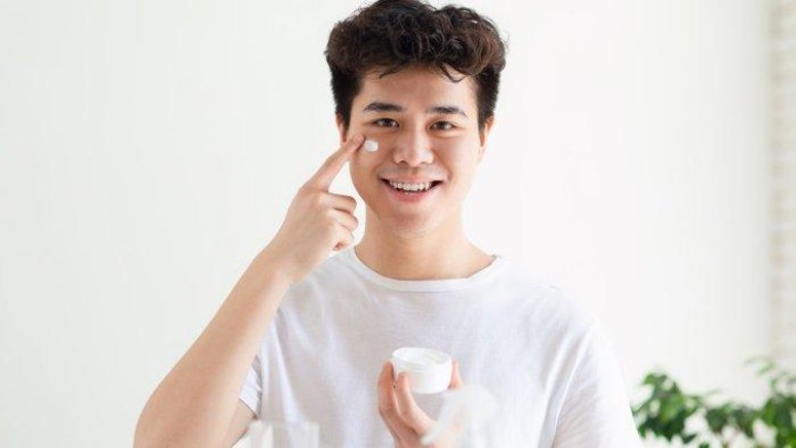 Adakah Perbedaan Cara Merawat Skin Barrier pada Pria dan Wanita? Dokter Dermatologi Menjelaskan Adakah Perbedaan Cara Merawat Skin Barrier pada Pria dan Wanita? Dokter Dermatologi Menjelaskan